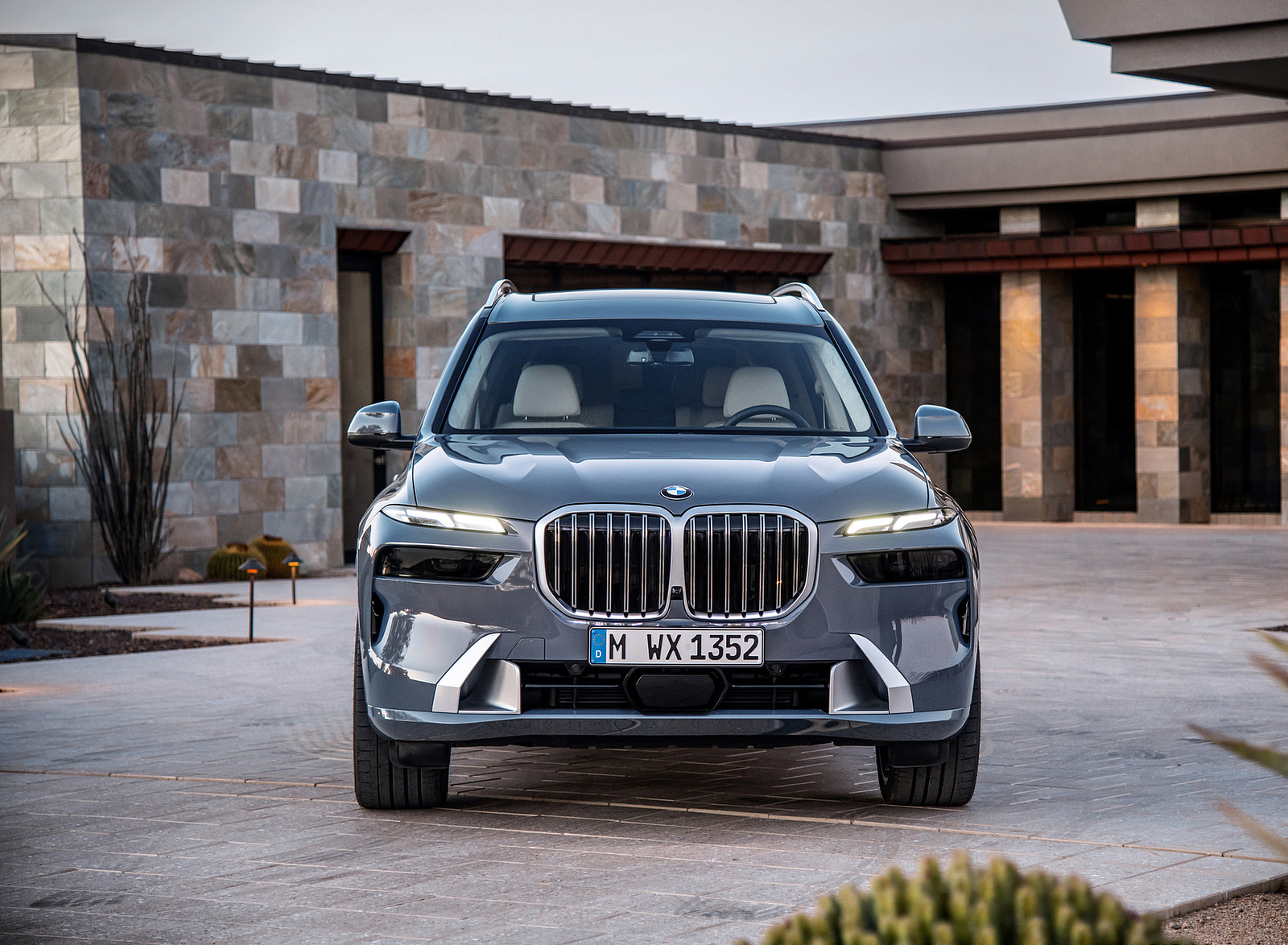 2023 BMW X7 Front Wallpapers #35 of 77