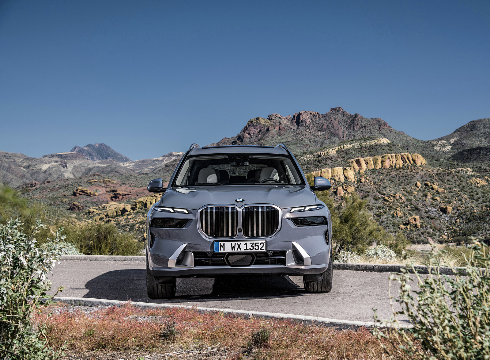 2023 BMW X7 Front Wallpapers #27 of 77
