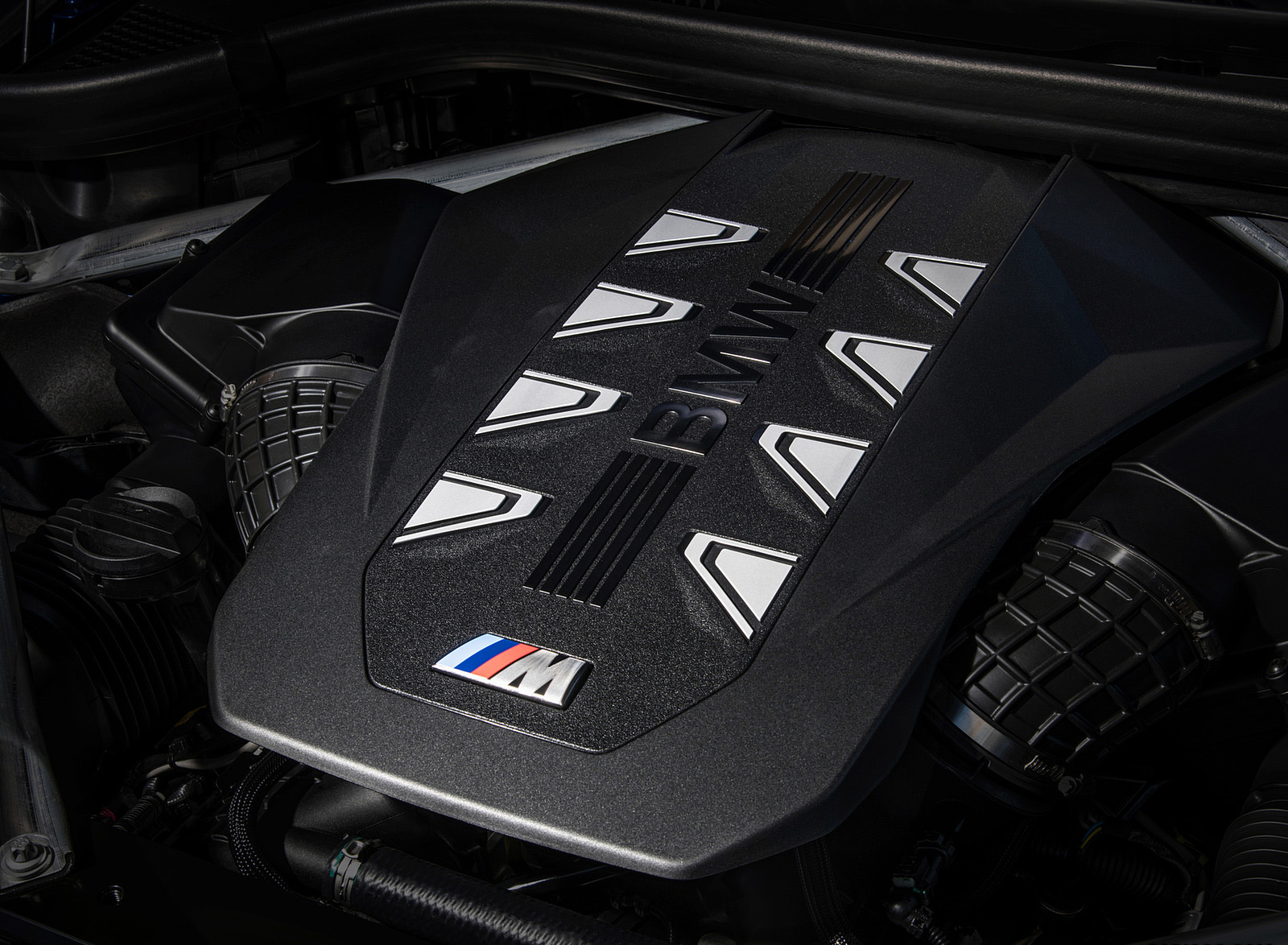 2023 BMW X7 M60i xDrive Engine Wallpapers #46 of 78