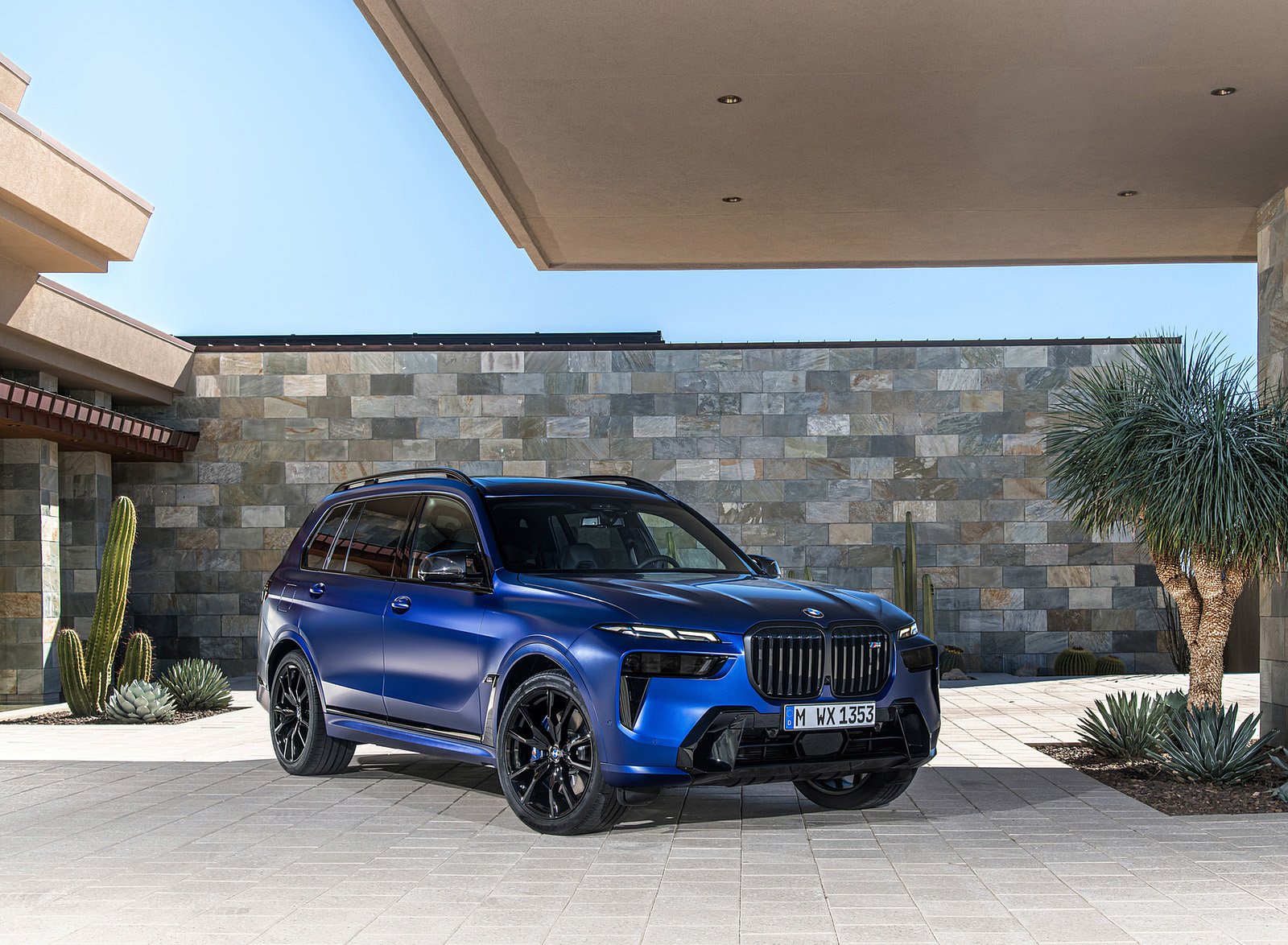 2023 BMW X7 M60i xDrive Front Three-Quarter Wallpapers  #33 of 78