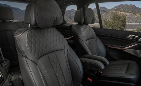 2023 BMW X7 M60i xDrive Interior Rear Seats Wallpapers 450x275 (55)