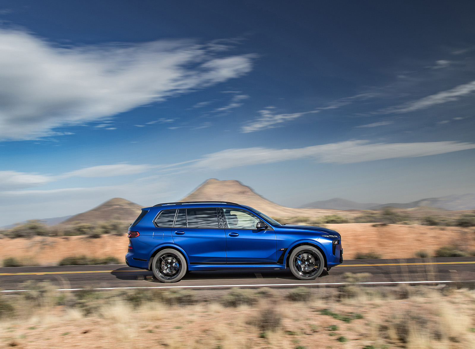 2023 BMW X7 M60i xDrive Side Wallpapers #23 of 78