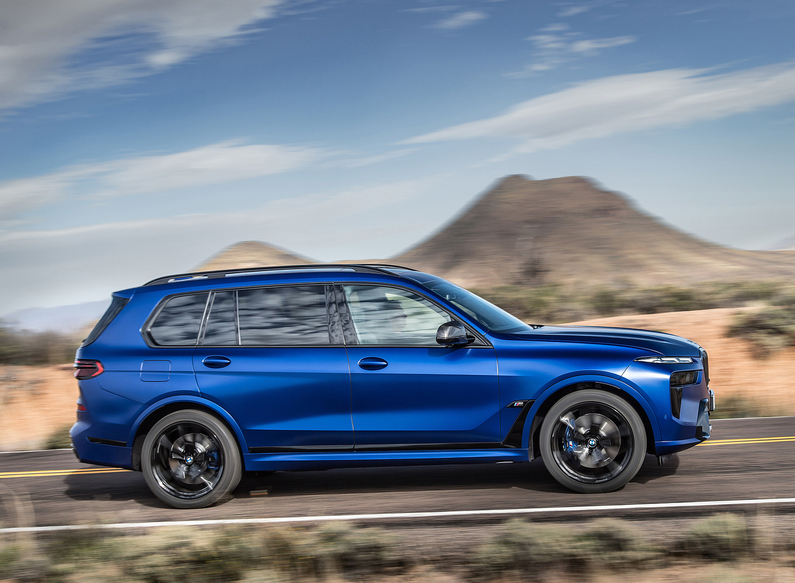2023 BMW X7 M60i xDrive Side Wallpapers #24 of 78