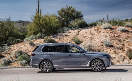 2023 BMW X7 Side Wallpapers 450x275 (30)