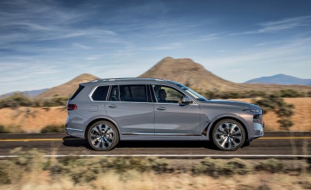 2023 BMW X7 Side Wallpapers 450x275 (23)