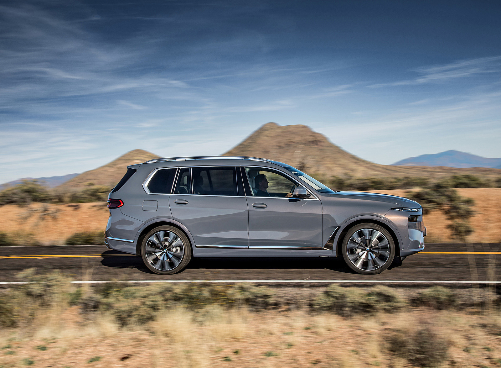 2023 BMW X7 Side Wallpapers #23 of 77