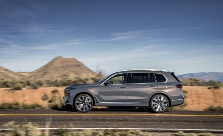 2023 BMW X7 Side Wallpapers 450x275 (24)