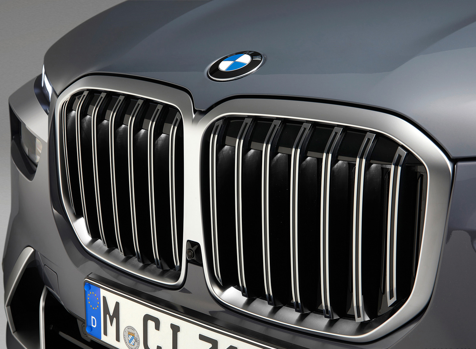 2023 BMW X7 xDrive40i Grille Wallpapers #7 of 44