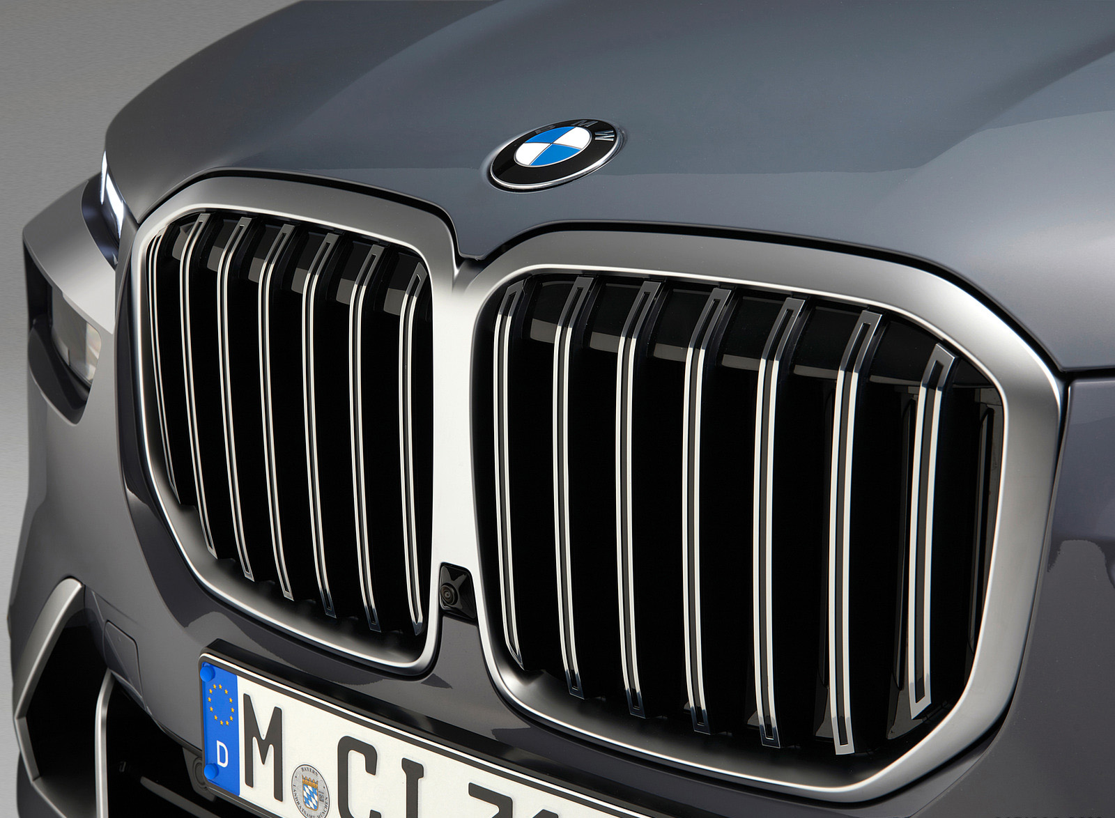 2023 BMW X7 xDrive40i Grille Wallpapers #8 of 44