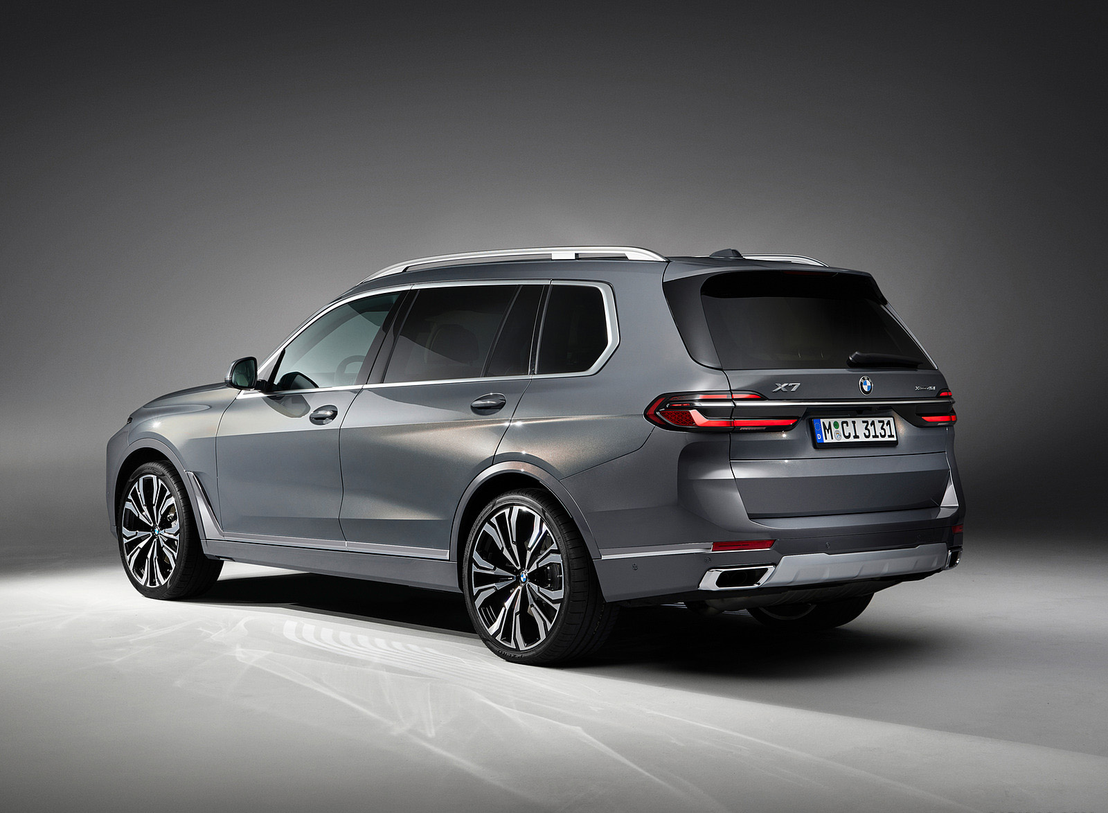 2023 BMW X7 xDrive40i Rear Three-Quarter Wallpapers (2)