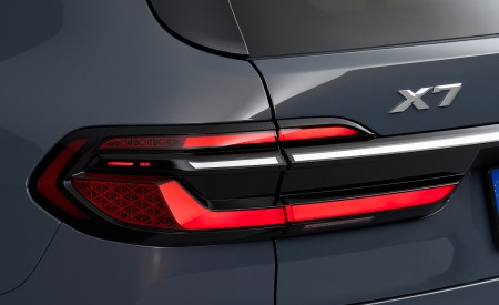 2023 BMW X7 xDrive40i Tail Light Wallpapers 450x275 (17)