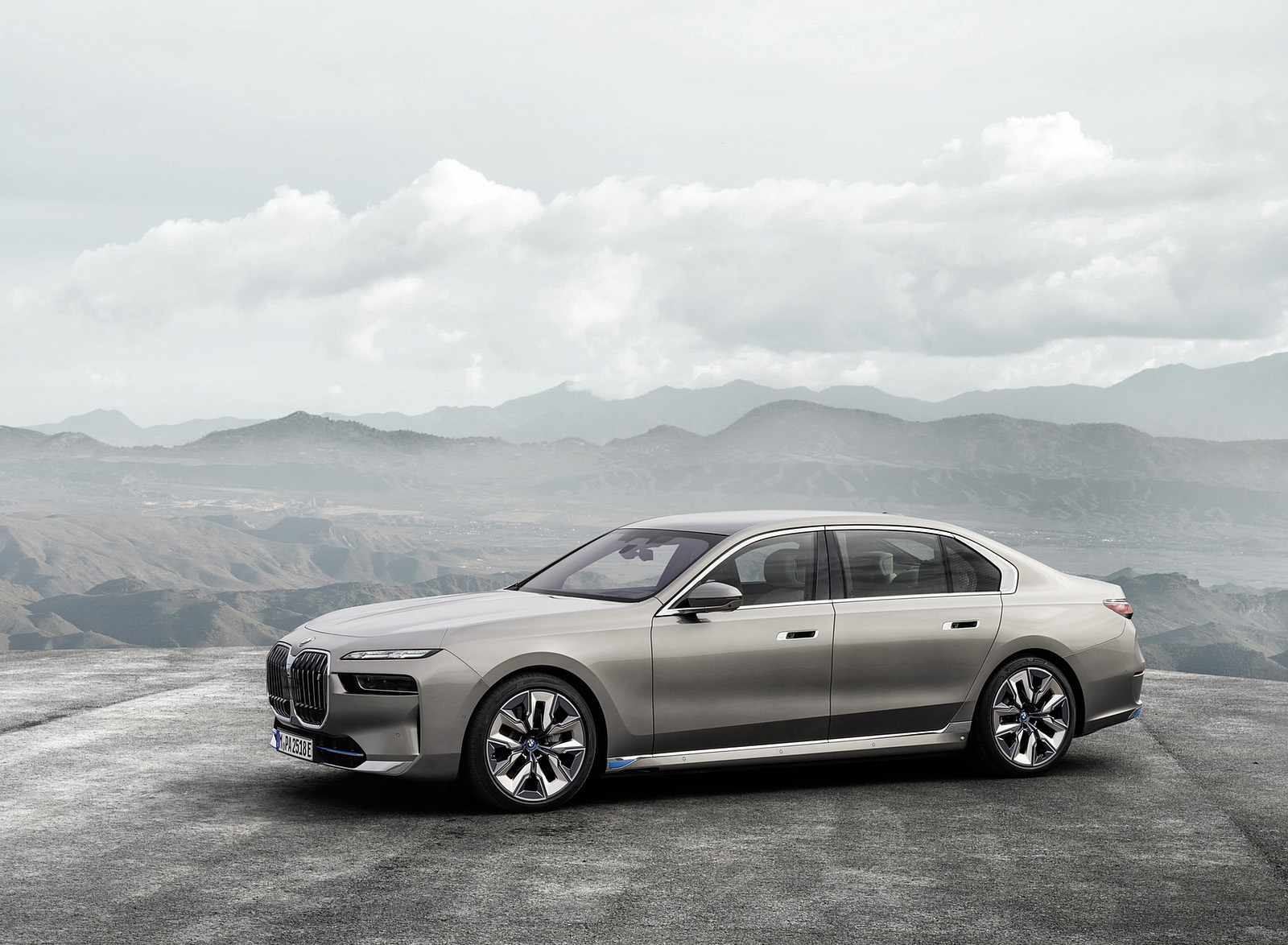 2023 BMW i7 xDrive60 Front Three-Quarter Wallpapers (9)