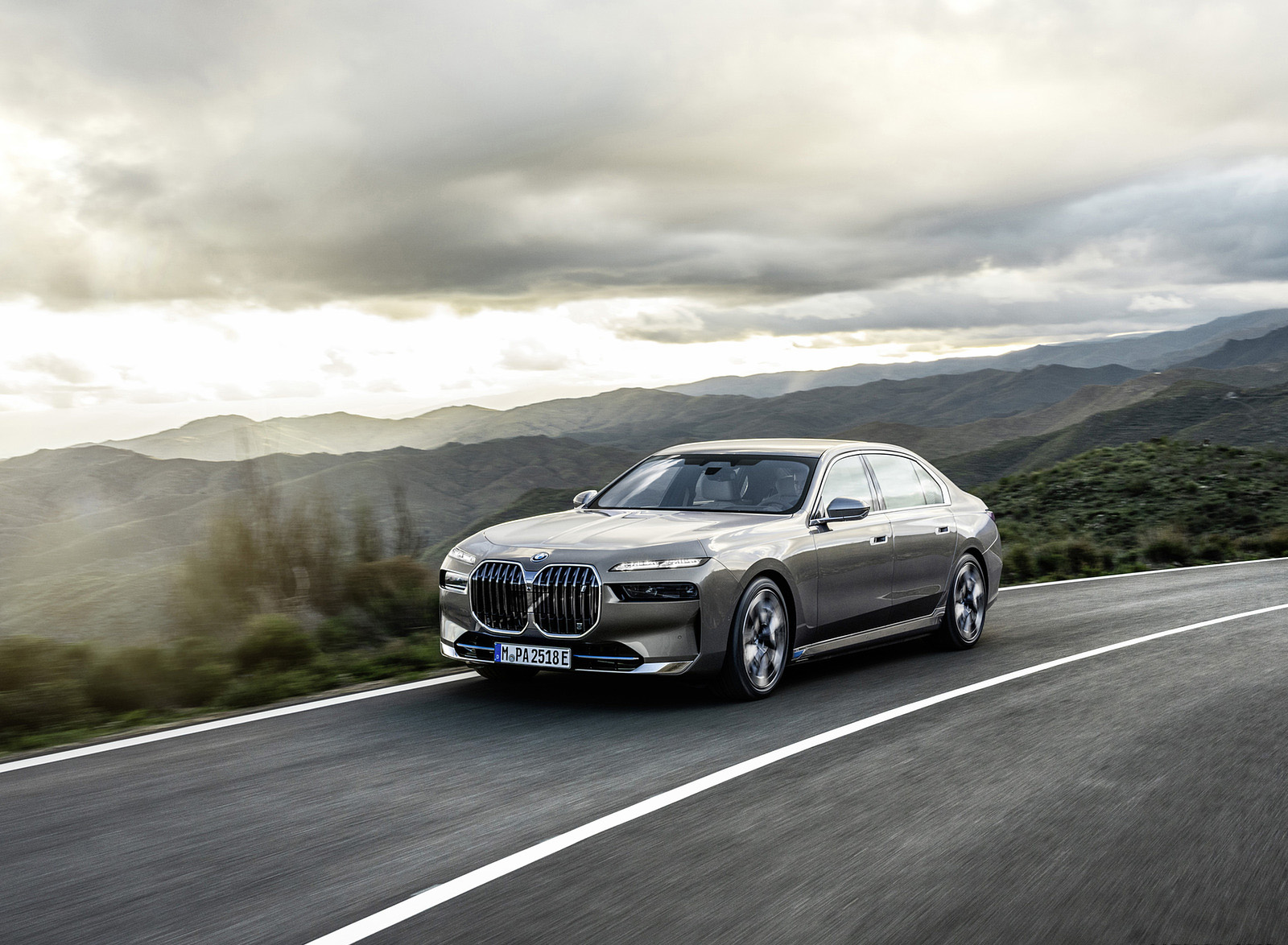 2023 BMW i7 xDrive60 Front Three-Quarter Wallpapers (8)