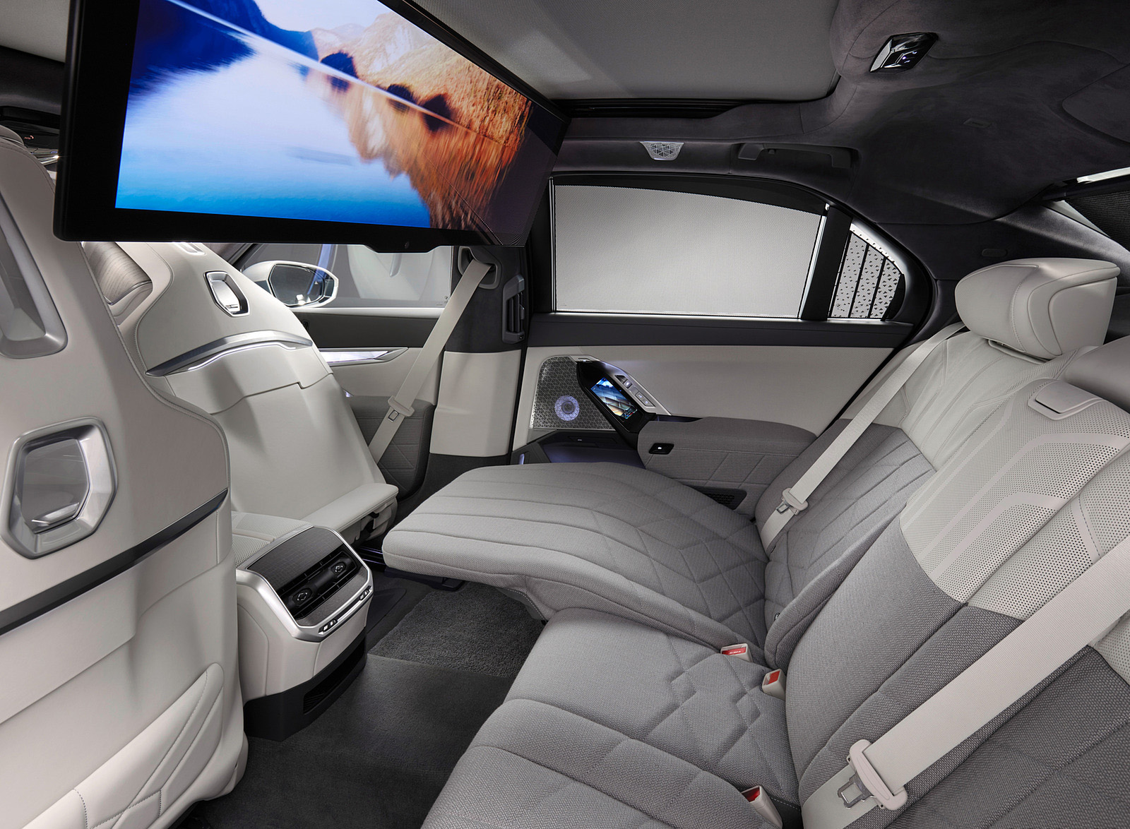 2023 BMW i7 xDrive60 Interior Rear Seats Wallpapers  #71 of 88