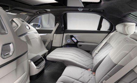 2023 BMW i7 xDrive60 Interior Rear Seats Wallpapers 450x275 (73)