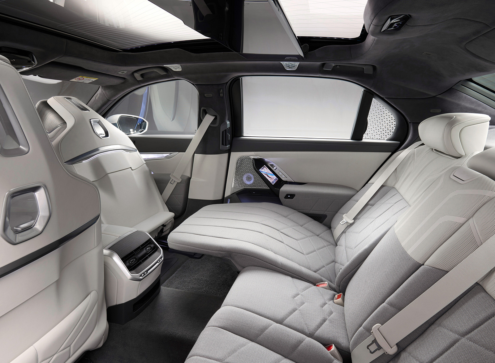2023 BMW i7 xDrive60 Interior Rear Seats Wallpapers #73 of 88