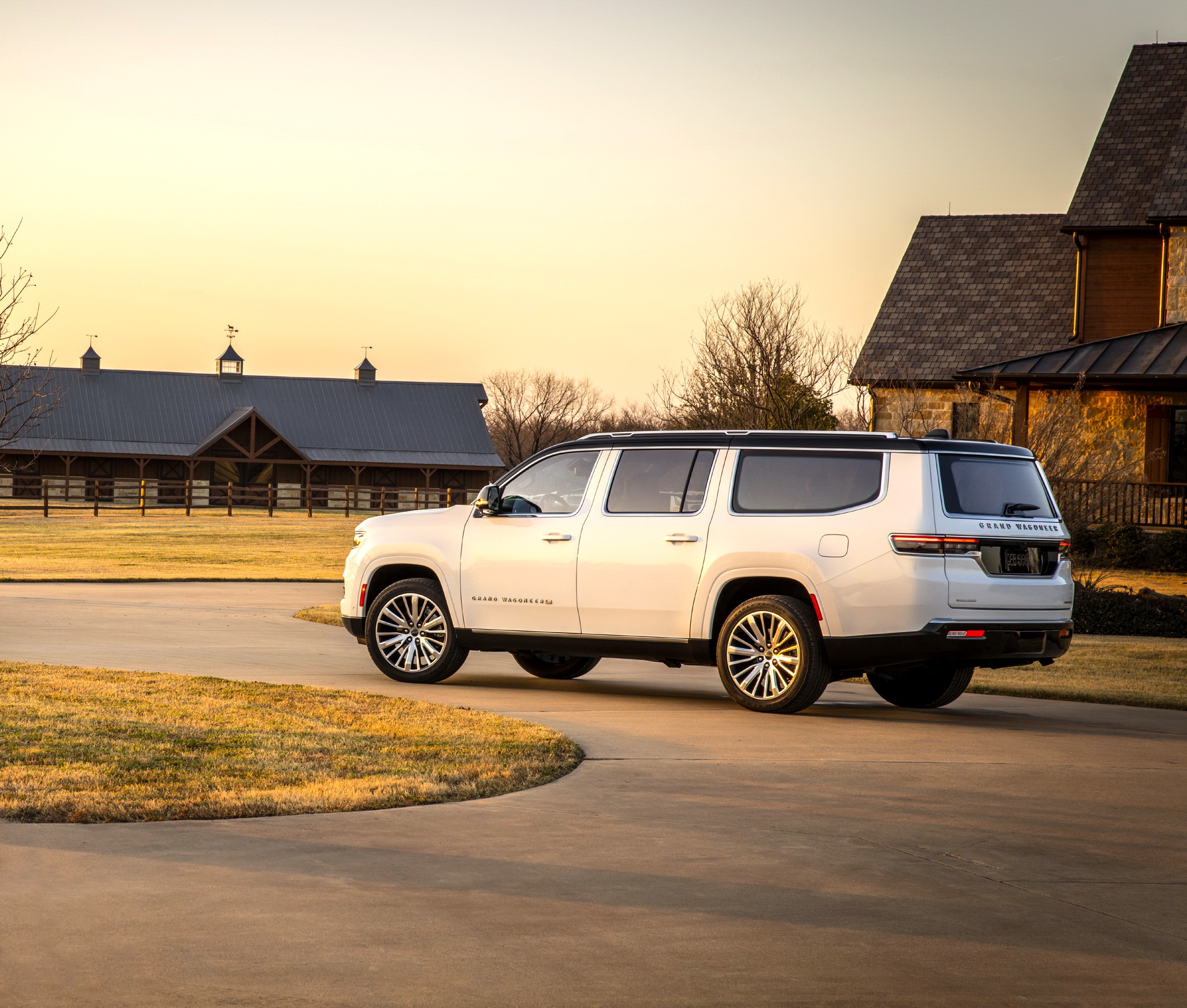 2023 Jeep Grand Wagoneer L Rear Three-Quarter Wallpapers (3)