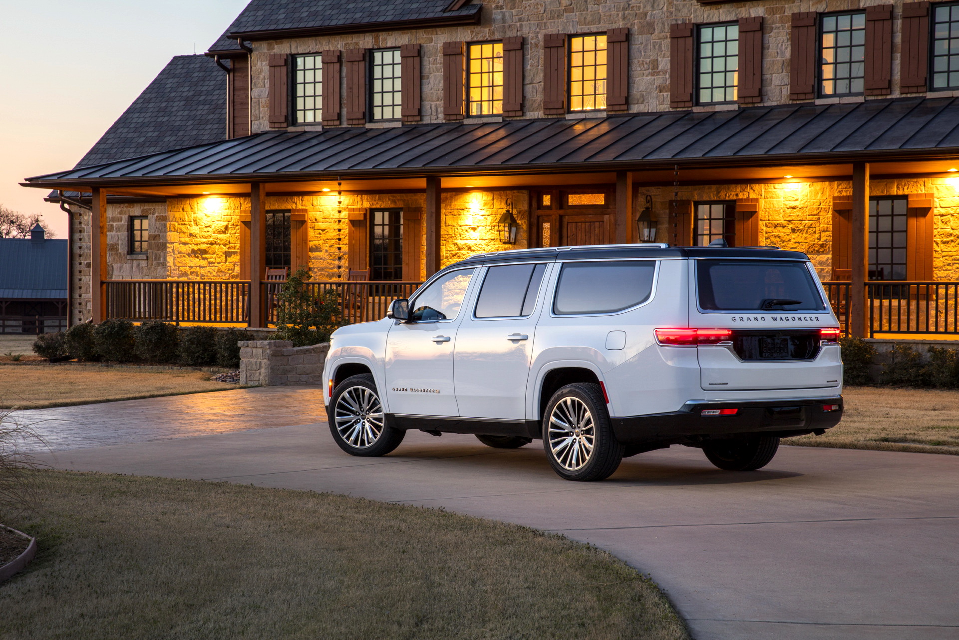 2023 Jeep Grand Wagoneer L Rear Three-Quarter Wallpapers #4 of 147