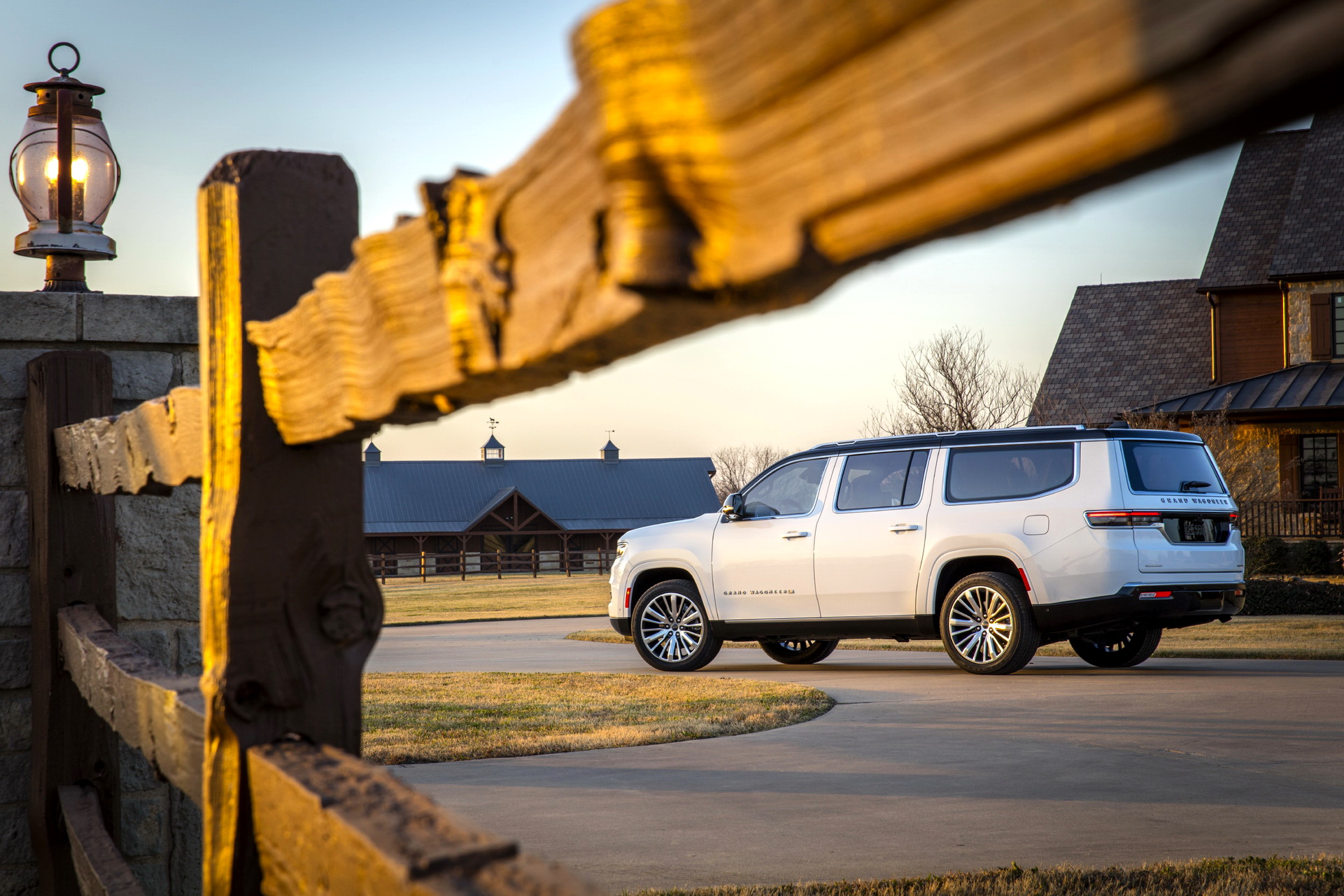 2023 Jeep Grand Wagoneer L Rear Three-Quarter Wallpapers #5 of 147