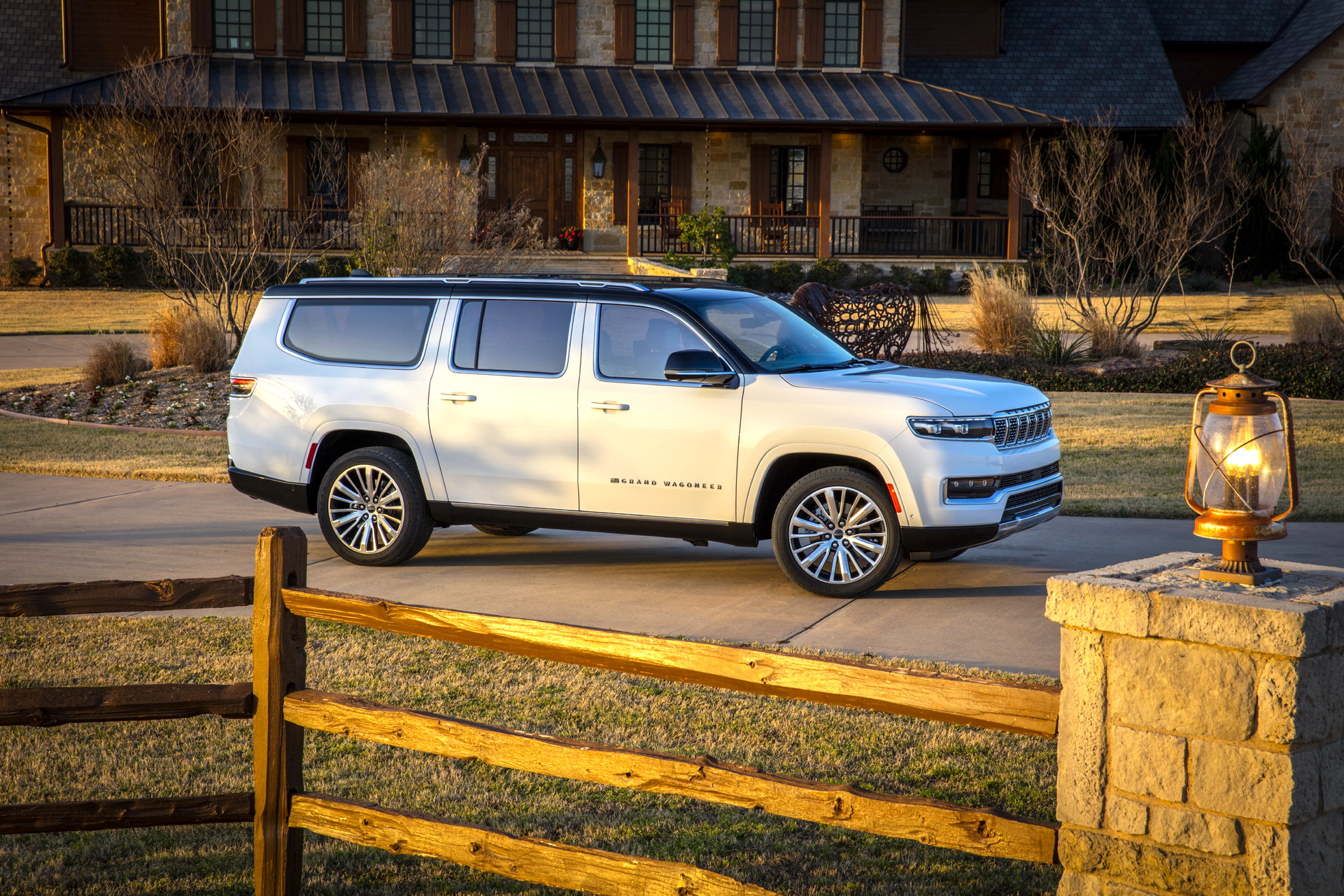 2023 Jeep Grand Wagoneer L Side Wallpapers #2 of 147