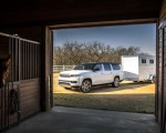 2023 Jeep Grand Wagoneer L Towing a Trailer Wallpapers 150x120 (17)