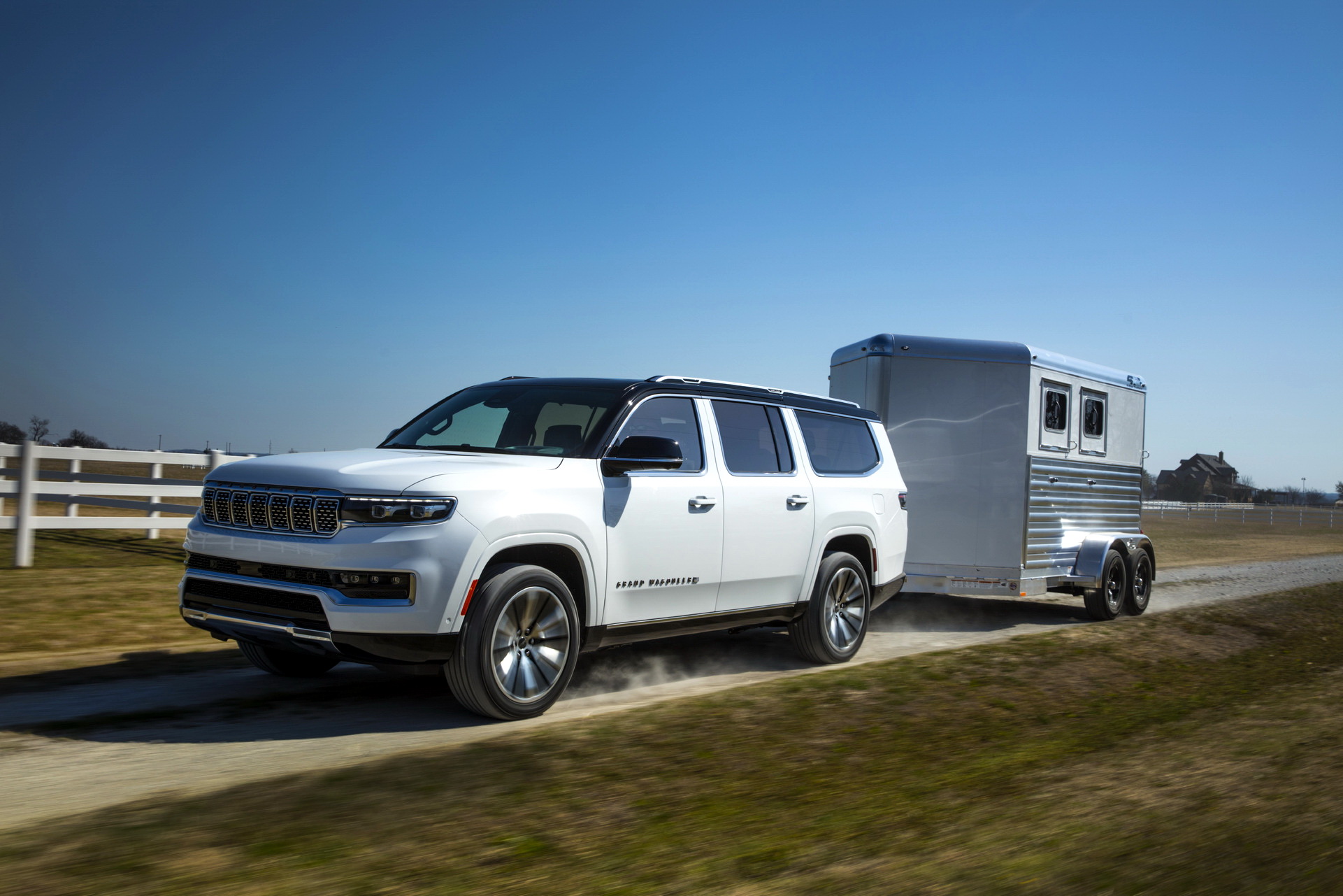 2023 Jeep Grand Wagoneer L Towing a Trailer Wallpapers #35 of 147
