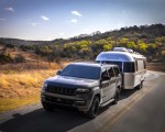 2023 Jeep Wagoneer L Towing a Trailer Wallpapers 150x120 (6)
