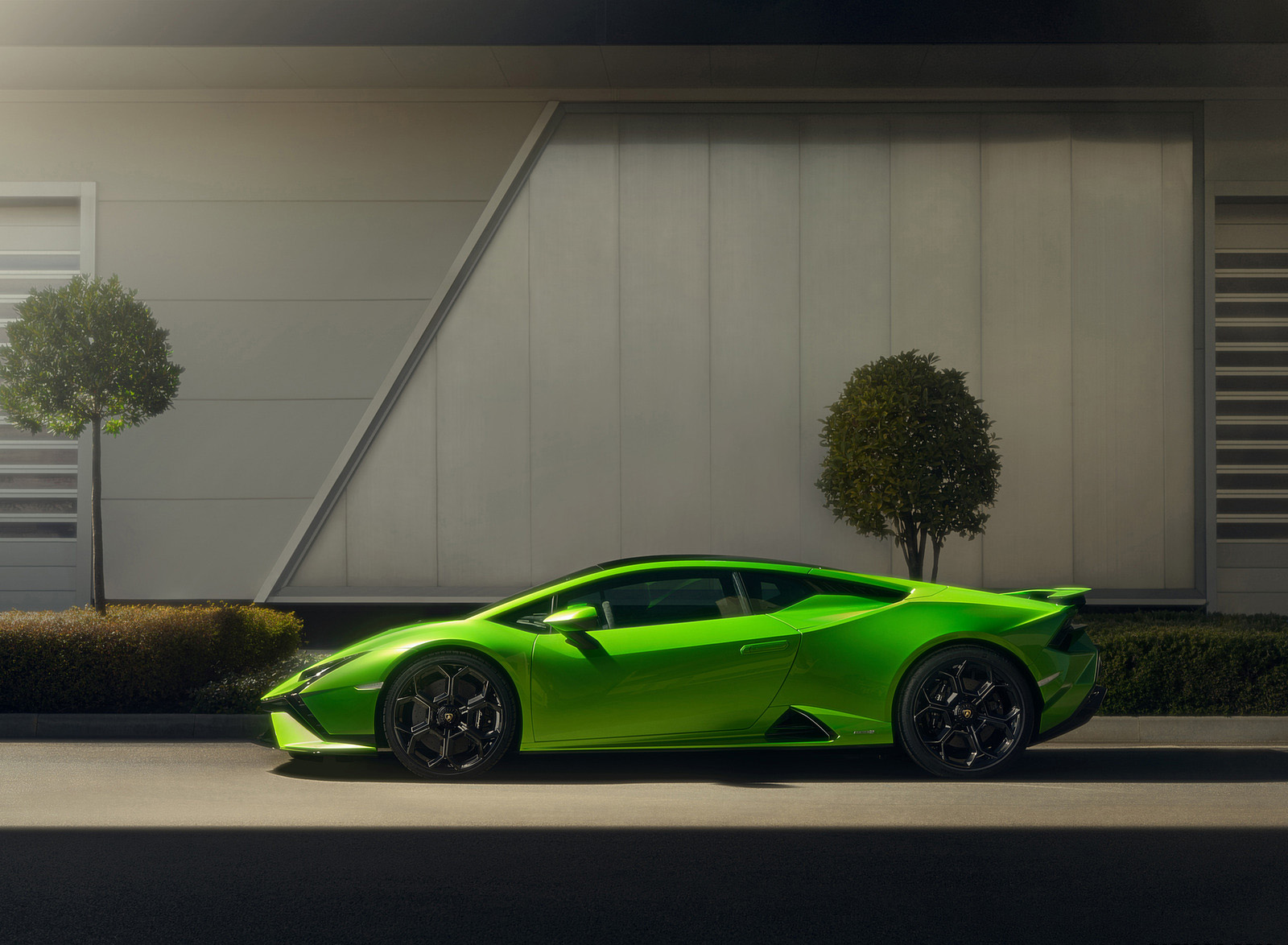 2023 Lamborghini Huracán Tecnica Side Wallpapers (8)