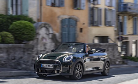 2023 MINI Cooper S Convertible Resolute Edition Front Three-Quarter Wallpapers 450x275 (17)
