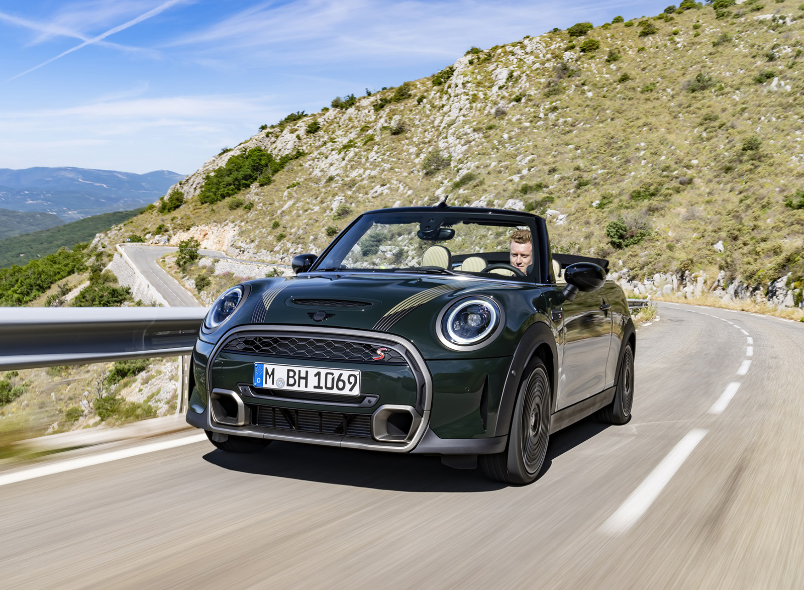 2023 MINI Cooper S Convertible Resolute Edition Front Three-Quarter Wallpapers (1)