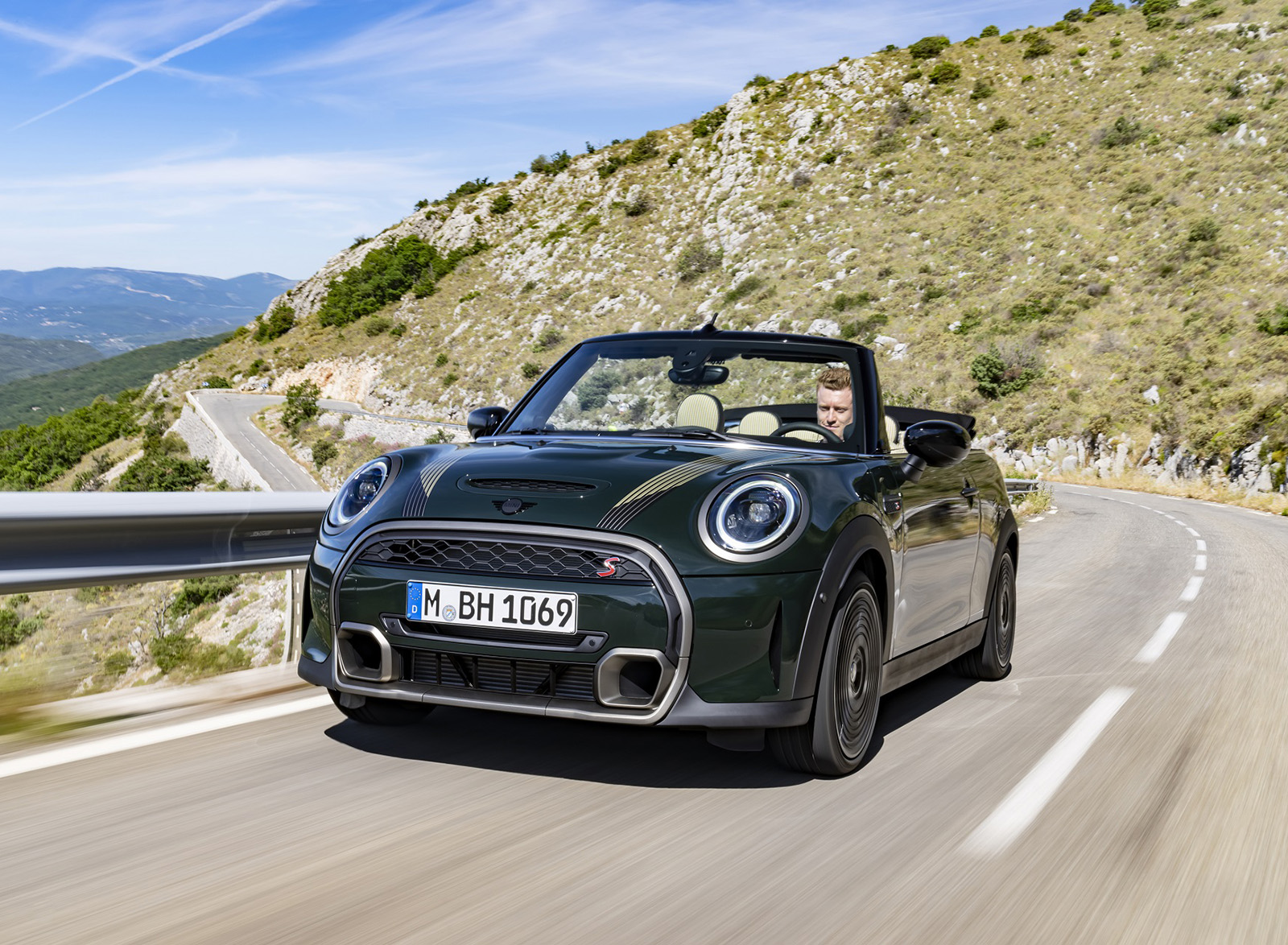 2023 MINI Cooper S Convertible Resolute Edition Front Three-Quarter Wallpapers (1). Download Wallpaper