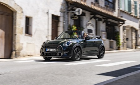 2023 MINI Cooper S Convertible Resolute Edition Front Three-Quarter Wallpapers 450x275 (18)