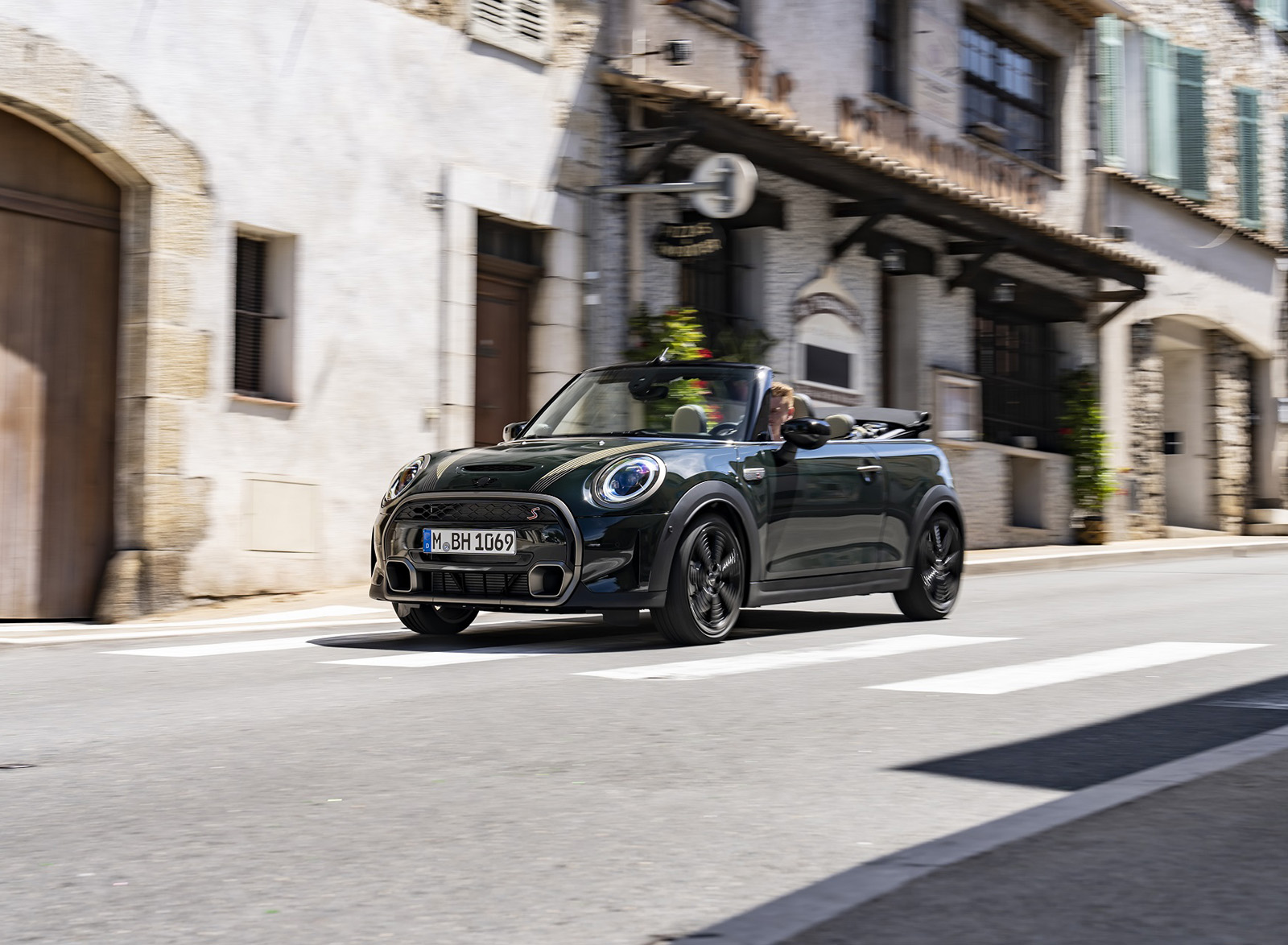2023 MINI Cooper S Convertible Resolute Edition Front Three-Quarter Wallpapers #18 of 67