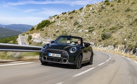 2023 MINI Cooper S Convertible Resolute Edition Front Three-Quarter Wallpapers 450x275 (8)