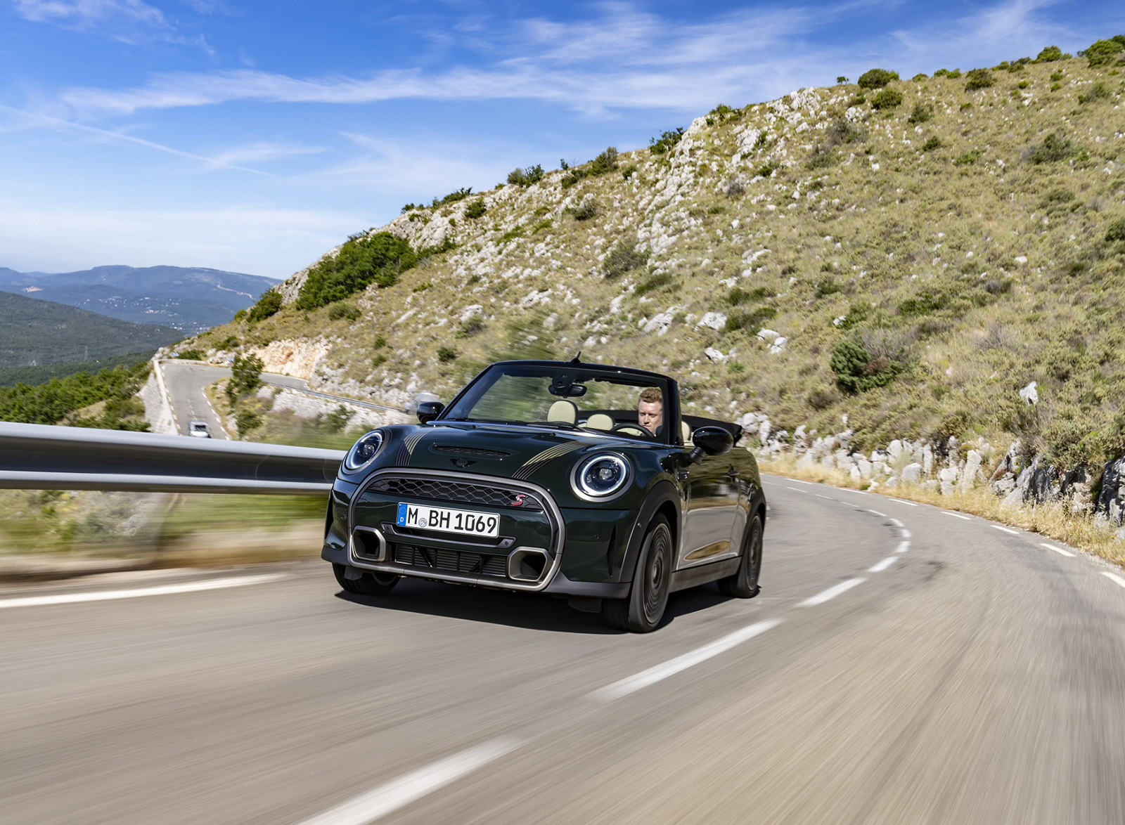 2023 MINI Cooper S Convertible Resolute Edition Front Three-Quarter Wallpapers (8)