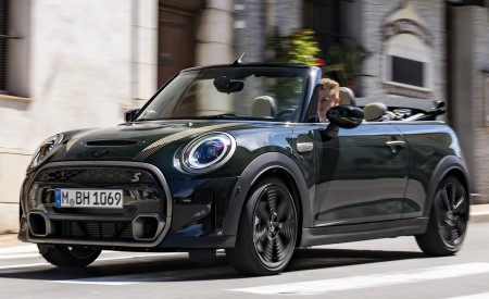2023 MINI Cooper S Convertible Resolute Edition Front Three-Quarter Wallpapers 450x275 (19)