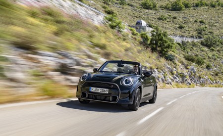 2023 MINI Cooper S Convertible Resolute Edition Front Three-Quarter Wallpapers 450x275 (9)