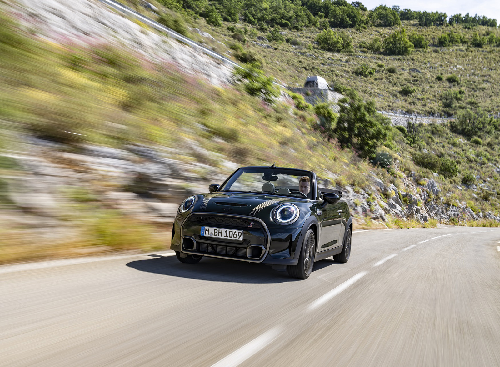 2023 MINI Cooper S Convertible Resolute Edition Front Three-Quarter Wallpapers (9)