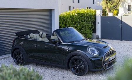 2023 MINI Cooper S Convertible Resolute Edition Front Three-Quarter Wallpapers 450x275 (36)