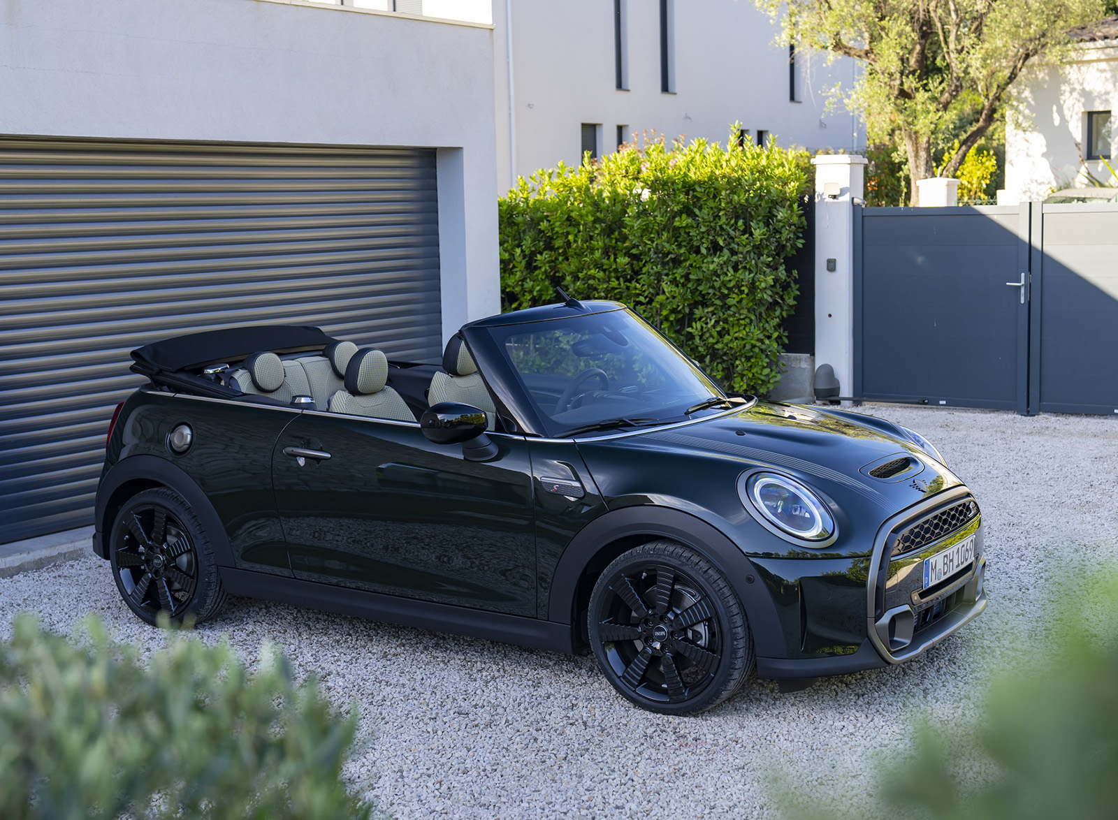 2023 MINI Cooper S Convertible Resolute Edition Front Three-Quarter Wallpapers #36 of 67