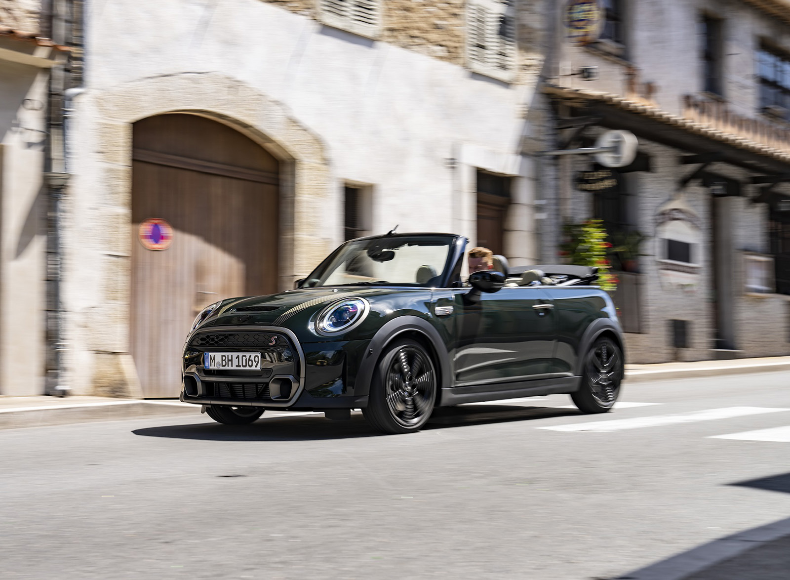2023 MINI Cooper S Convertible Resolute Edition Front Three-Quarter Wallpapers #20 of 67