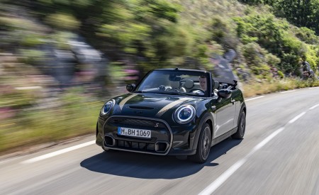 2023 MINI Cooper S Convertible Resolute Edition Front Three-Quarter Wallpapers 450x275 (2)