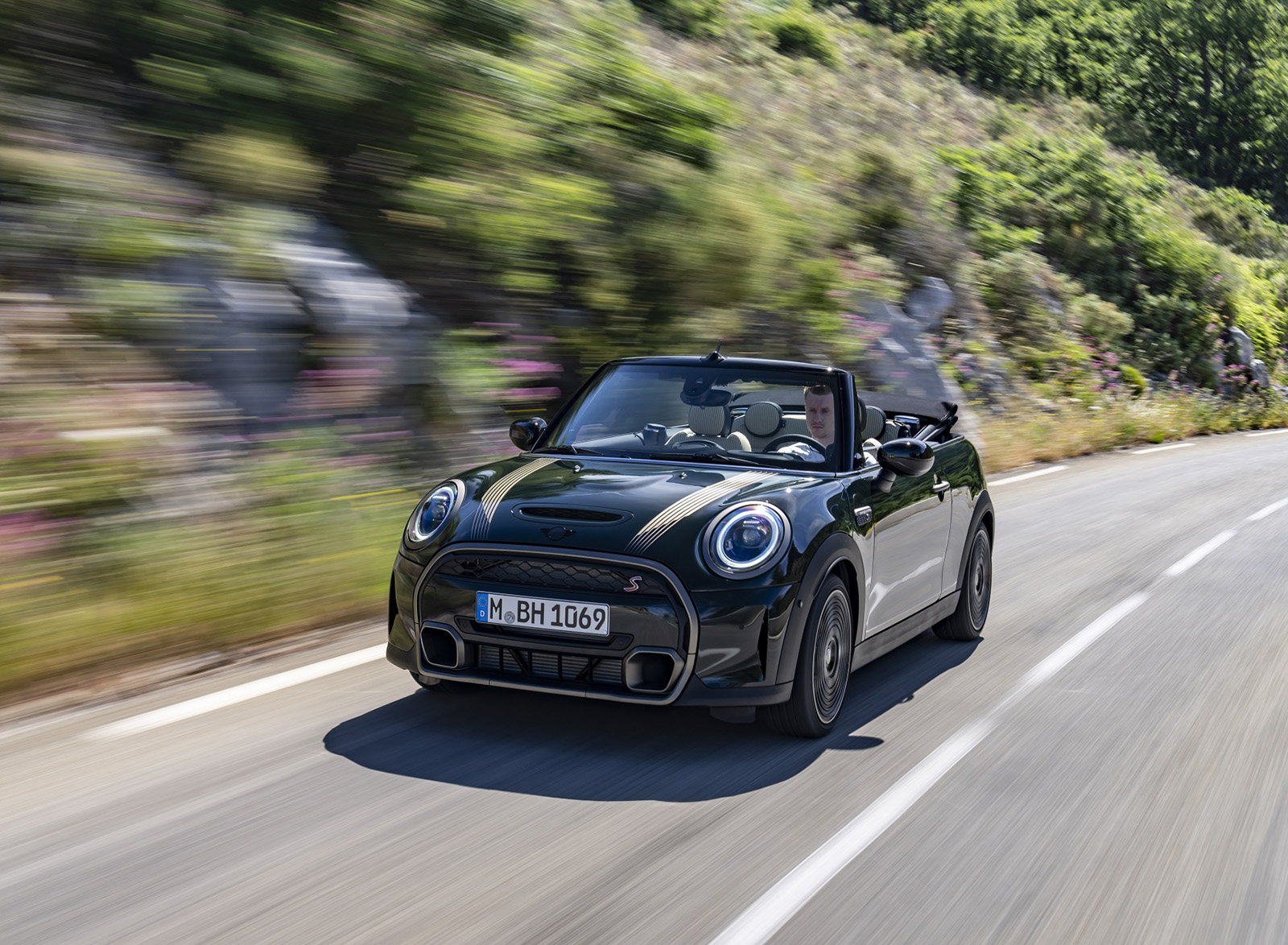 2023 MINI Cooper S Convertible Resolute Edition Front Three-Quarter Wallpapers (2)
