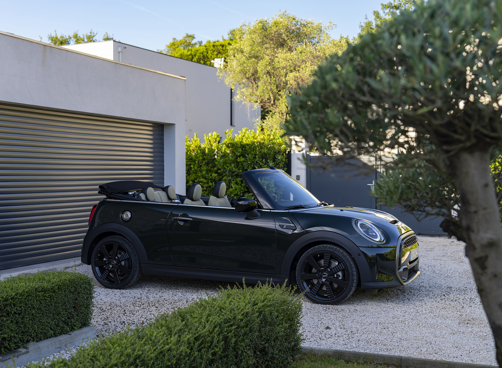 2023 MINI Cooper S Convertible Resolute Edition Front Three-Quarter Wallpapers #37 of 67