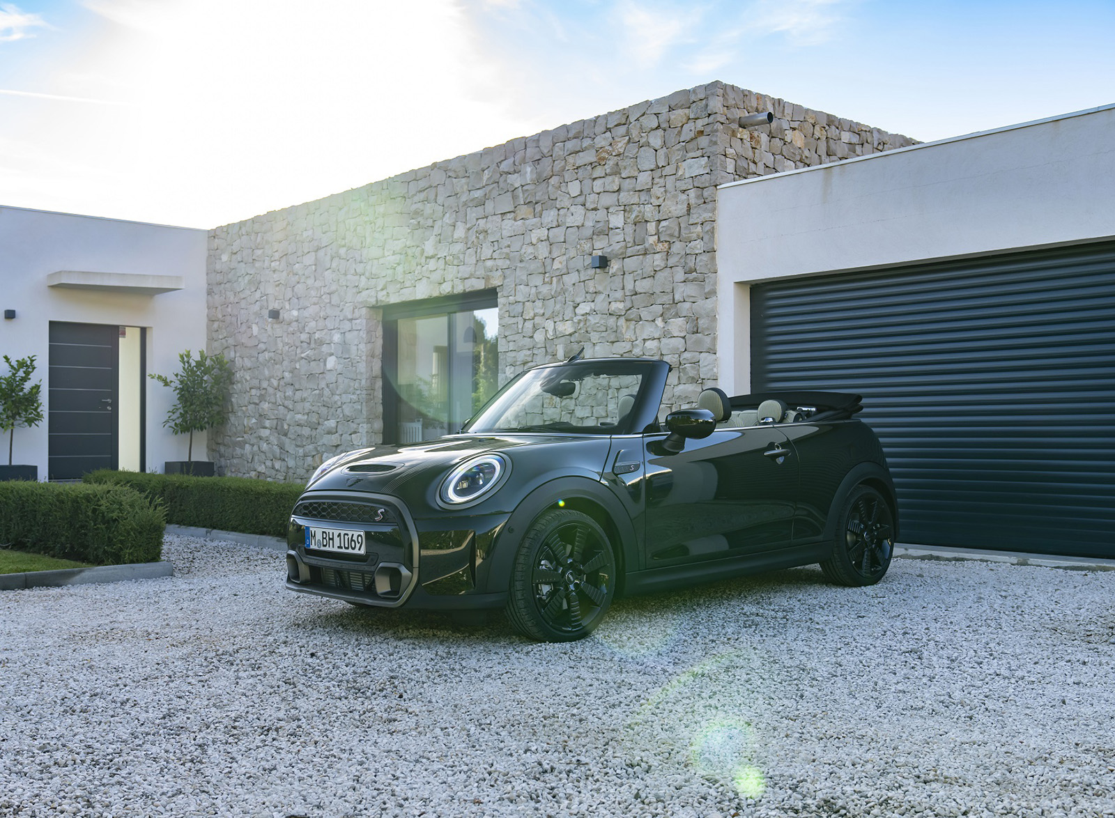 2023 MINI Cooper S Convertible Resolute Edition Front Three-Quarter Wallpapers #40 of 67