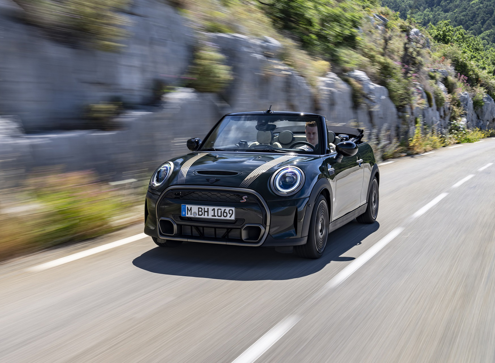 2023 MINI Cooper S Convertible Resolute Edition Front Wallpapers #5 of 67