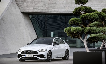 2023 Mercedes-AMG C 43 4MATIC (Color: Opalite White) Front Three-Quarter Wallpapers 450x275 (15)