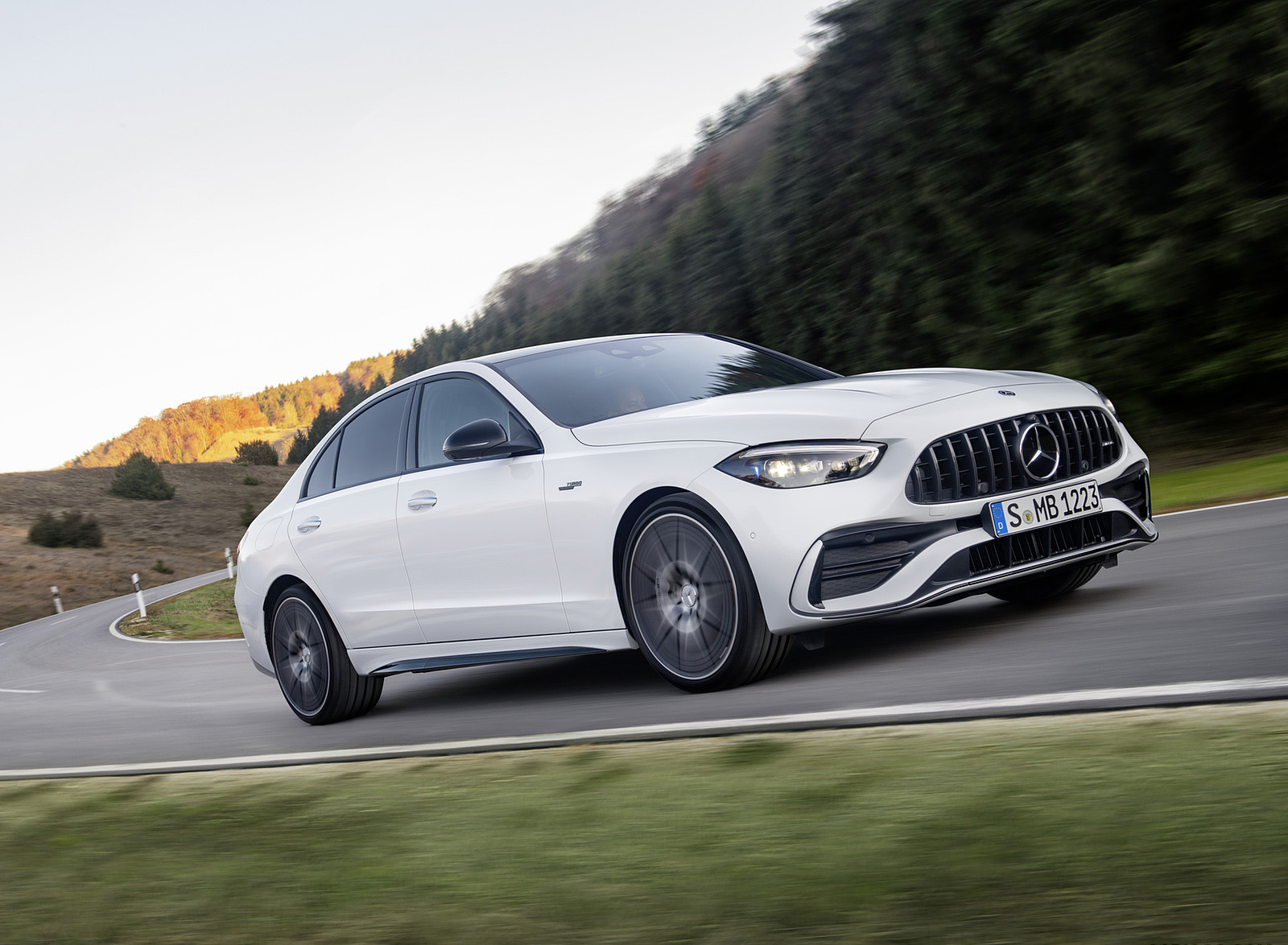 2023 Mercedes-AMG C 43 4MATIC (Color: Opalite White) Front Three-Quarter Wallpapers (4)