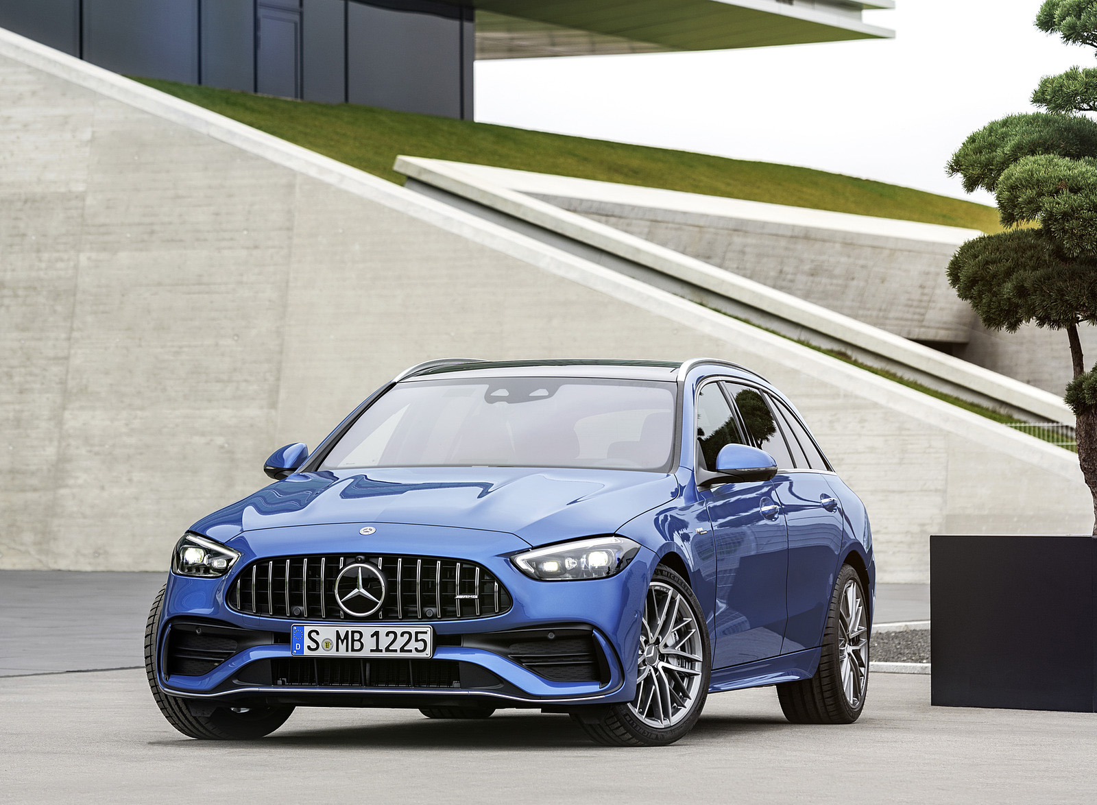 2023 Mercedes-AMG C 43 Estate 4MATIC T-Modell (Color: Spectral Blue) Front Wallpapers #14 of 29
