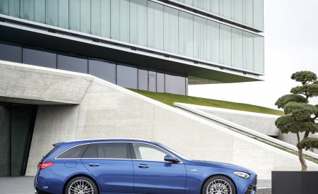 2023 Mercedes-AMG C 43 Estate 4MATIC T-Modell (Color: Spectral Blue) Side Wallpapers 450x275 (17)